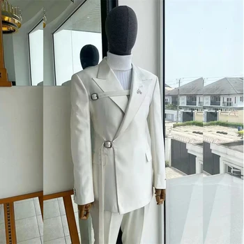 Elegáns terno öltöny férfiaknak Fehér esküvői vőlegény Dupla mellű csúcsos hajtóka Hivatalos alkalom jelmez Kétrészes kabát nadrág