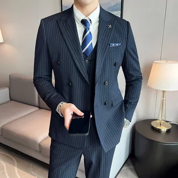Kiváló minőségű üzleti formális férfi öltönyök csíkos dupla mellű karcsú 3 részes készlet vőlegény esküvői ruha bankett (blézer + mellény + nadrág)