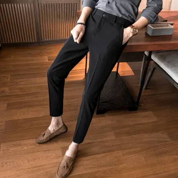 Tavaszi stílusú új koreai változat rugalmas alkalmi nadrág, férfi slim fit vágott nadrág, férfi divatos tiszta fekete nadrág, vágott